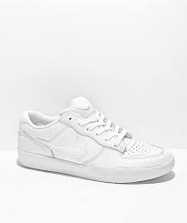 white nike shoes