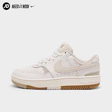 nike sneakers women